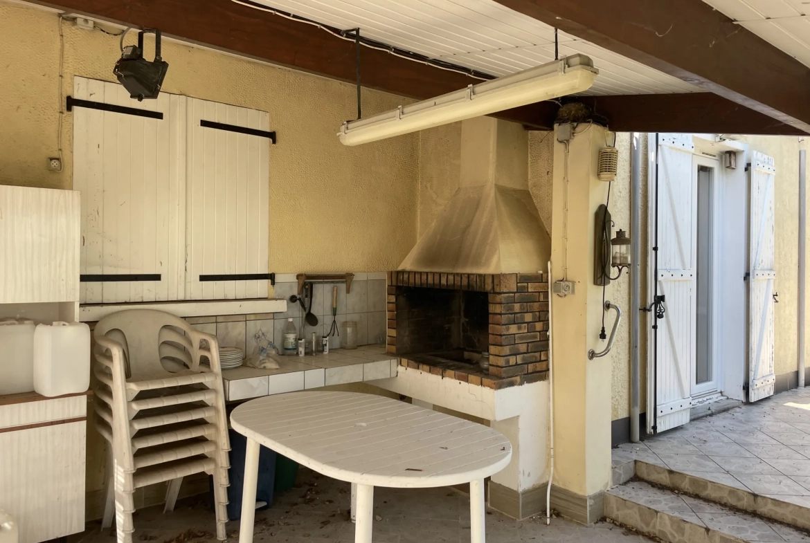 Charmante maison de plain-pied avec jardin et terrasses à Bourg-Charente 