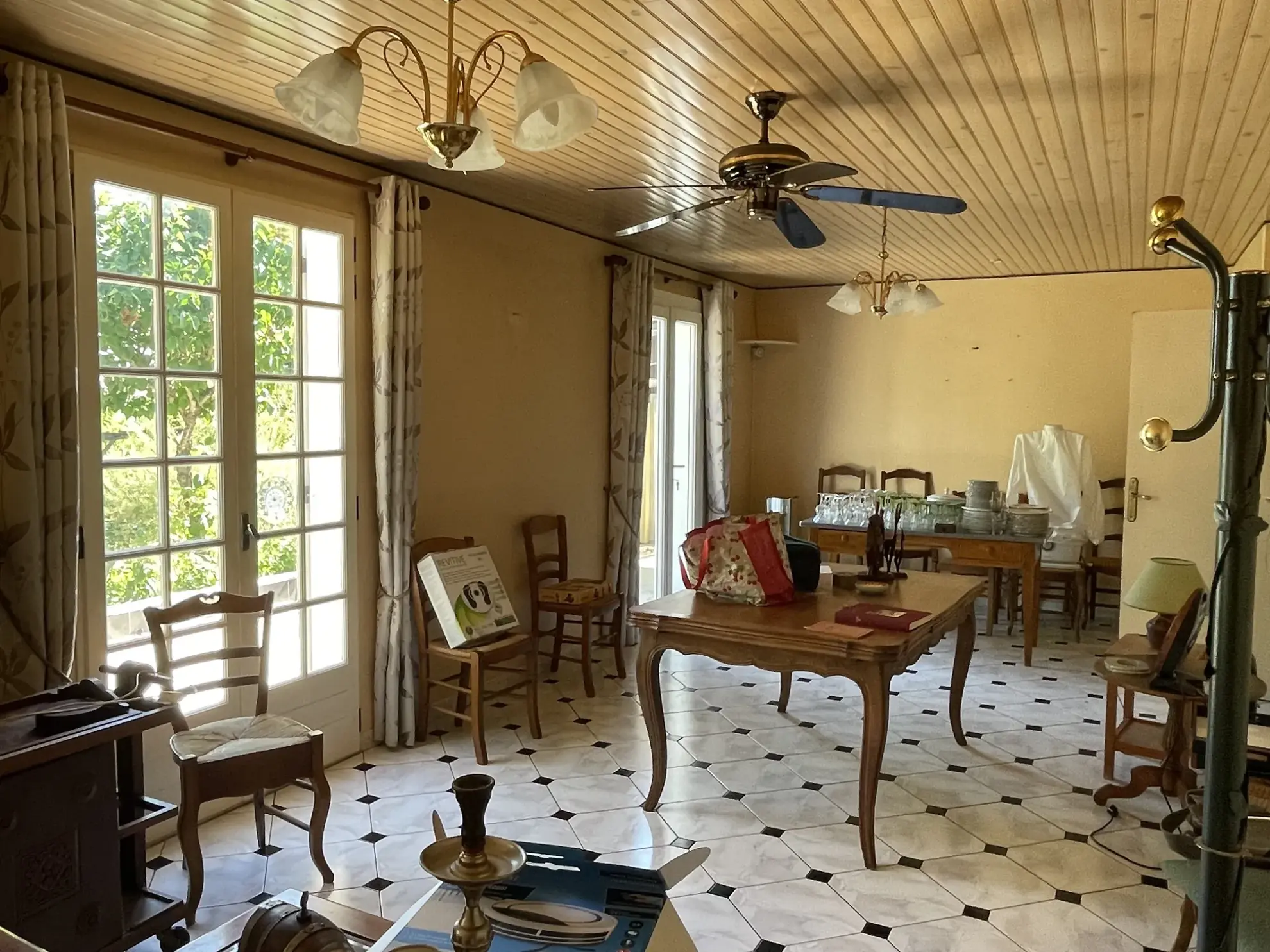 Charmante maison de plain-pied avec jardin et terrasses à Bourg-Charente 