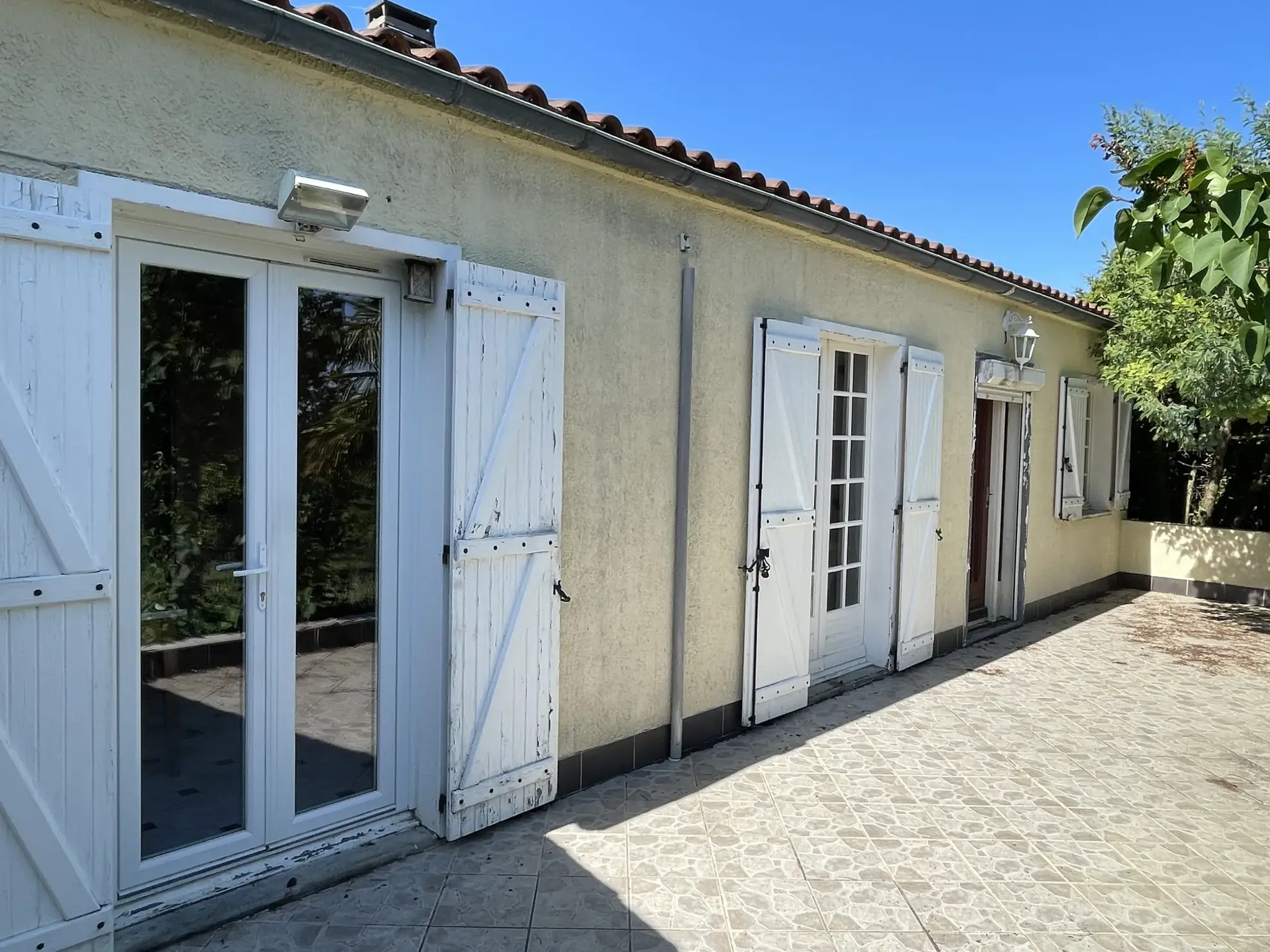 Charmante maison de plain-pied avec jardin et terrasses à Bourg-Charente 