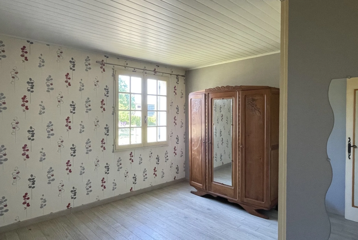 Charmante maison de plain-pied avec jardin et terrasses à Bourg-Charente 