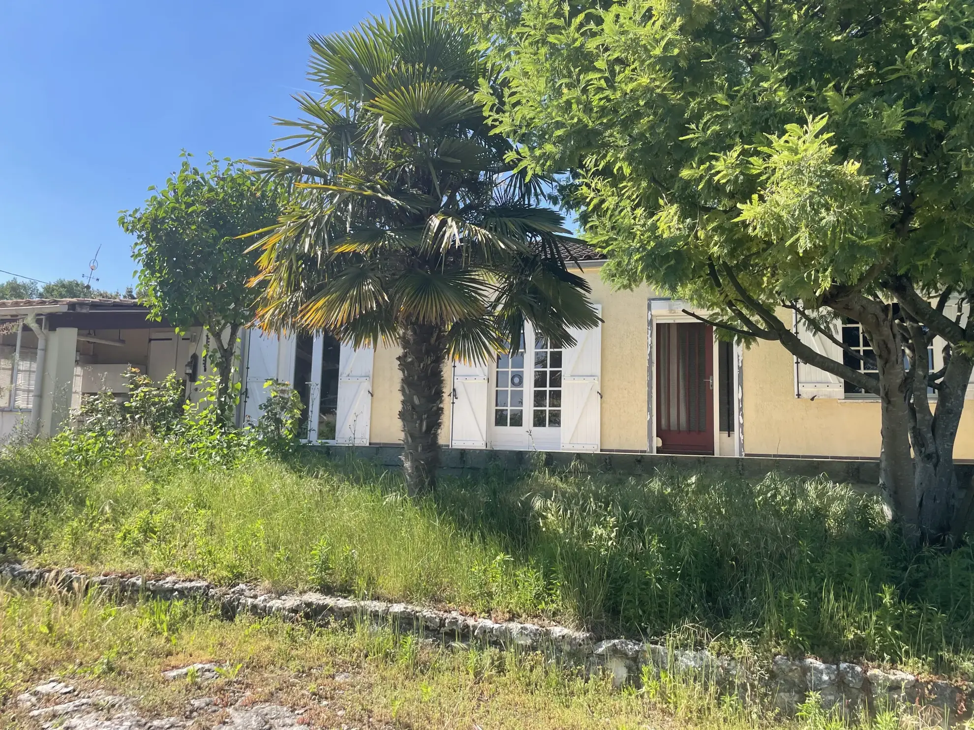 Charmante maison de plain-pied avec jardin et terrasses à Bourg-Charente 