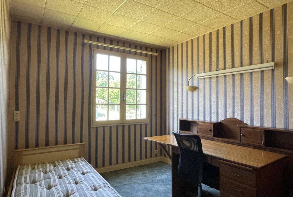 Charmante maison de plain-pied avec jardin et terrasses à Bourg-Charente 