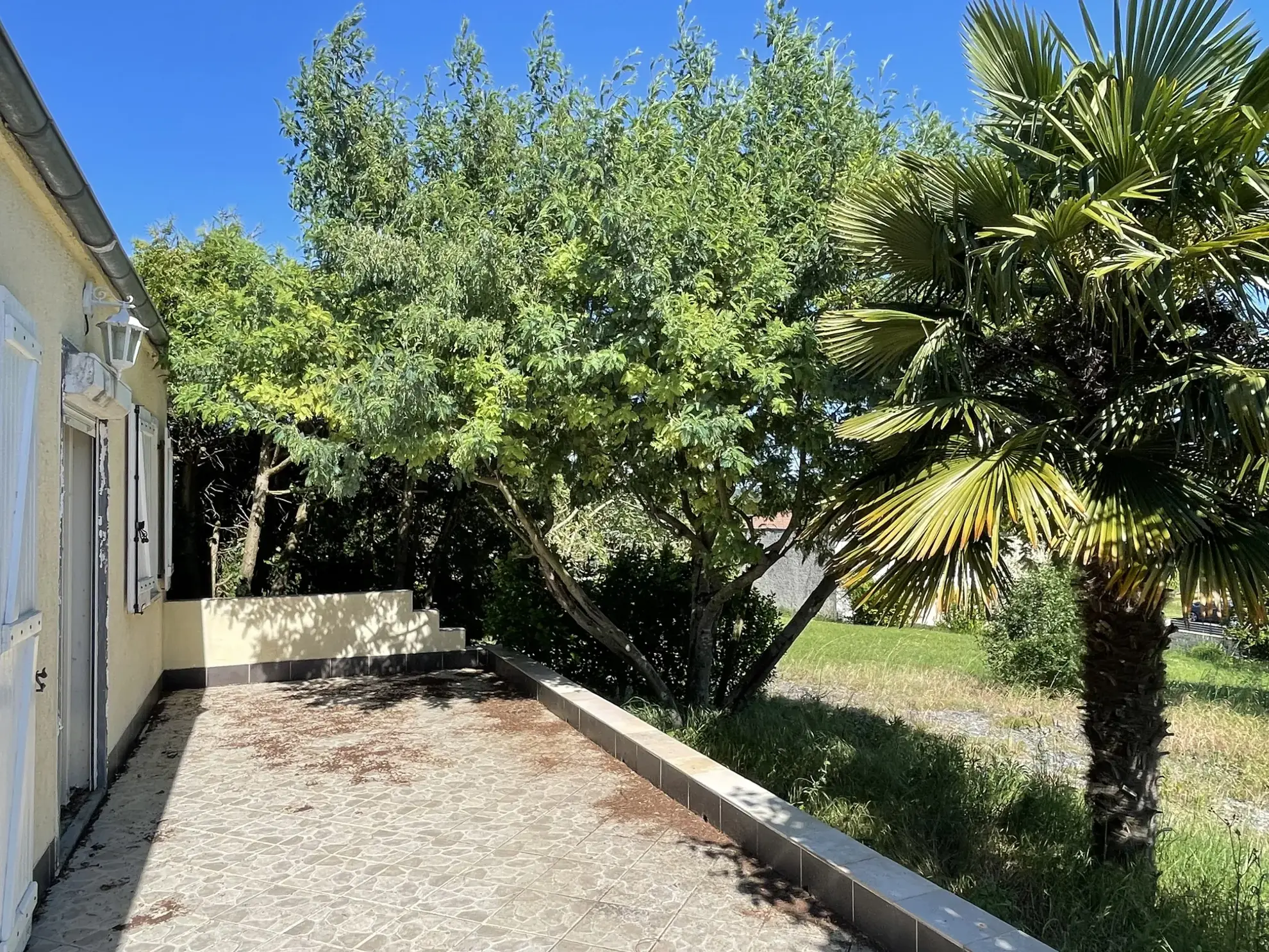 Charmante maison de plain-pied avec jardin et terrasses à Bourg-Charente 