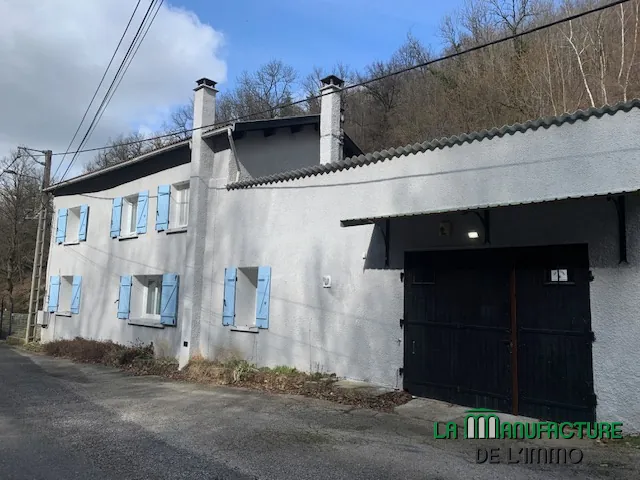 Maison individuelle 115m² avec 4 chambres, garage et terrain à Le Chambon-Feugerolles 