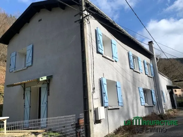 Maison individuelle 115m² avec 4 chambres, garage et terrain à Le Chambon-Feugerolles 