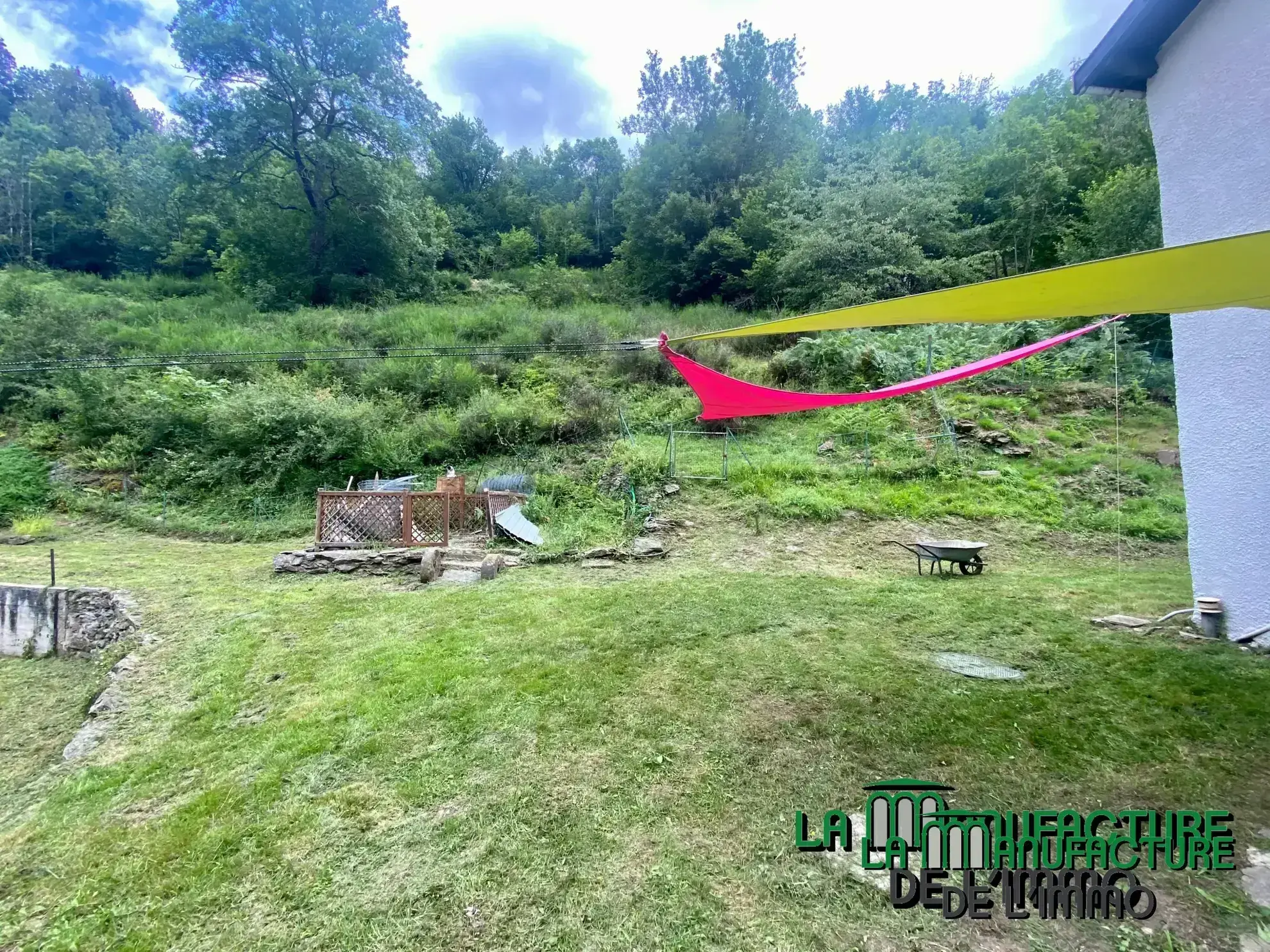 Maison individuelle 115m² avec 4 chambres, garage et terrain à Le Chambon-Feugerolles 