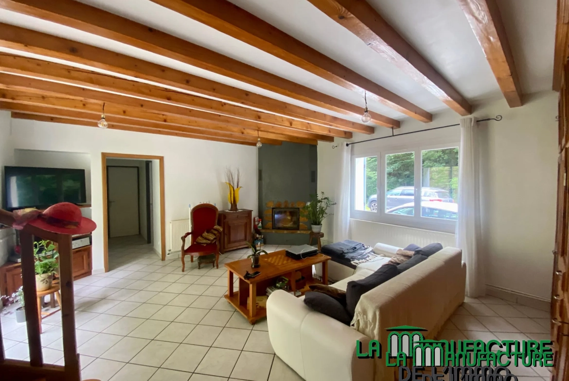 Maison individuelle 115m² avec 4 chambres, garage et terrain à Le Chambon-Feugerolles 