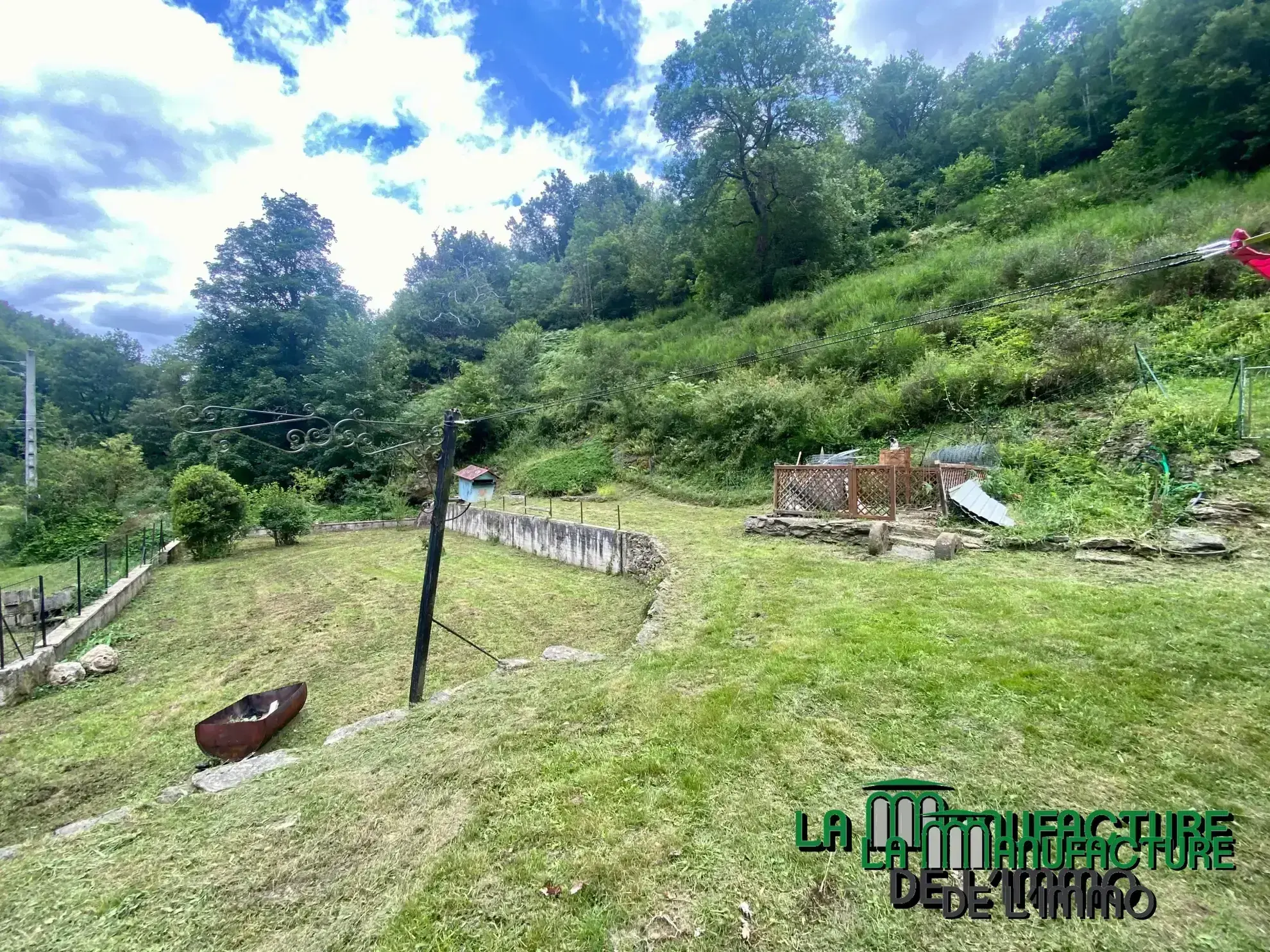 Maison individuelle 115m² avec 4 chambres, garage et terrain à Le Chambon-Feugerolles 