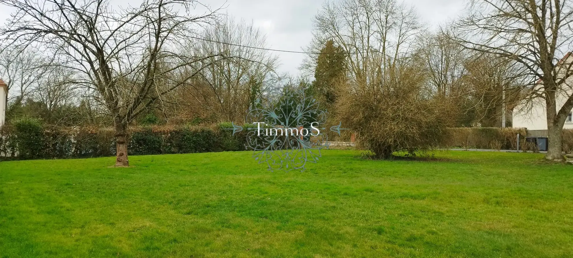 Terrain constructible de 572 m² à Le Coudray-sur-Thelle proche gare 