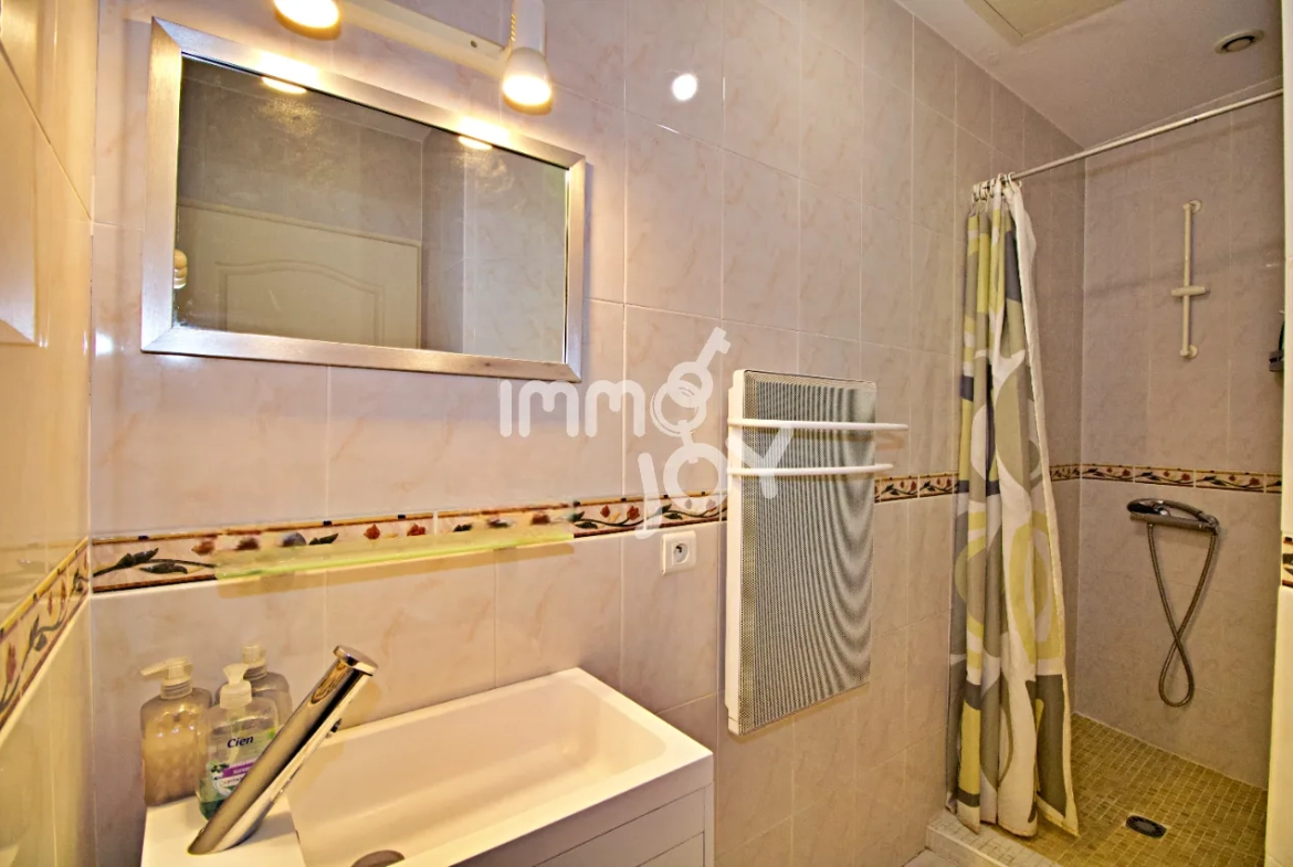 Maison de village 125m2 avec terrasse et garage à Fleury (11560) - Confort moderne 