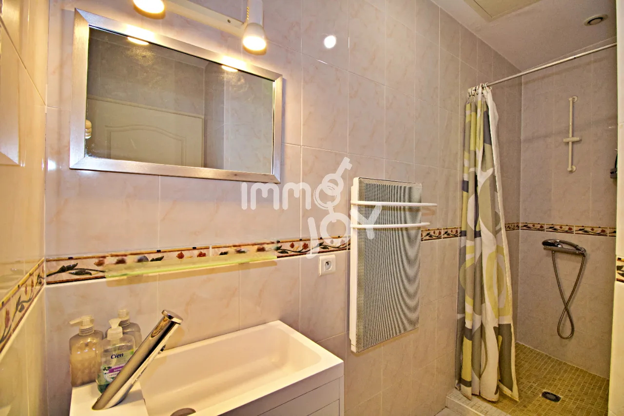 Maison de village 125m2 avec terrasse et garage à Fleury (11560) - Confort moderne 