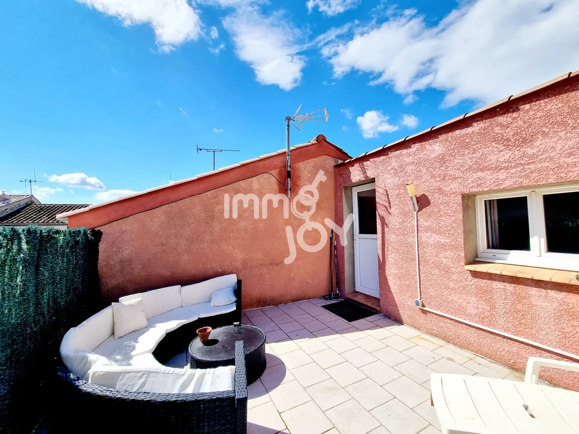Maison de village 125m2 avec terrasse et garage à Fleury (11560) - Confort moderne 