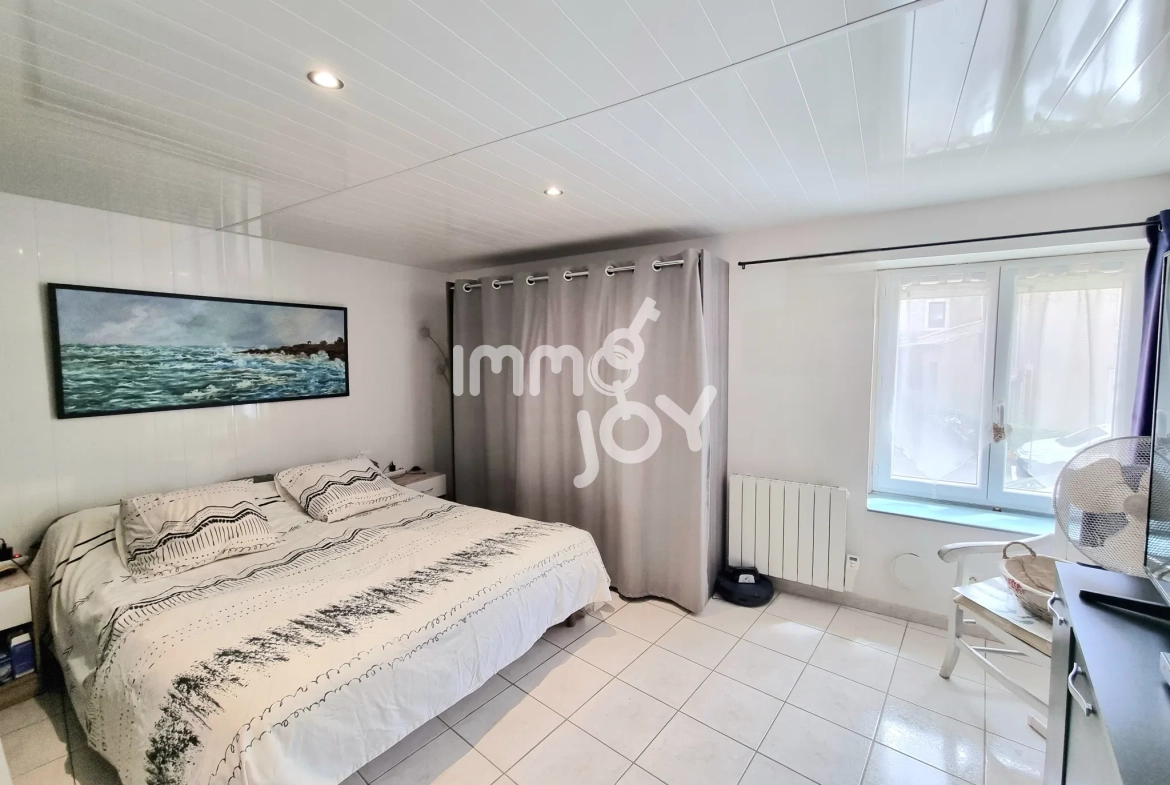Maison de village 125m2 avec terrasse et garage à Fleury (11560) - Confort moderne 