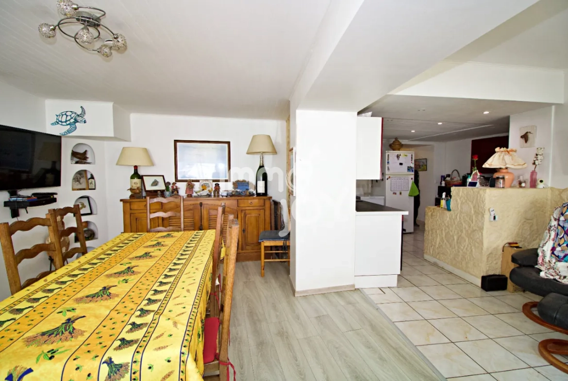Maison de village 125m2 avec terrasse et garage à Fleury (11560) - Confort moderne 