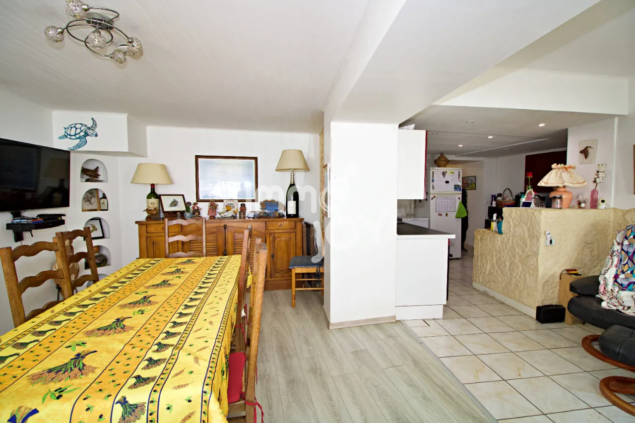 Maison de village 125m2 avec terrasse et garage à Fleury (11560) - Confort moderne 