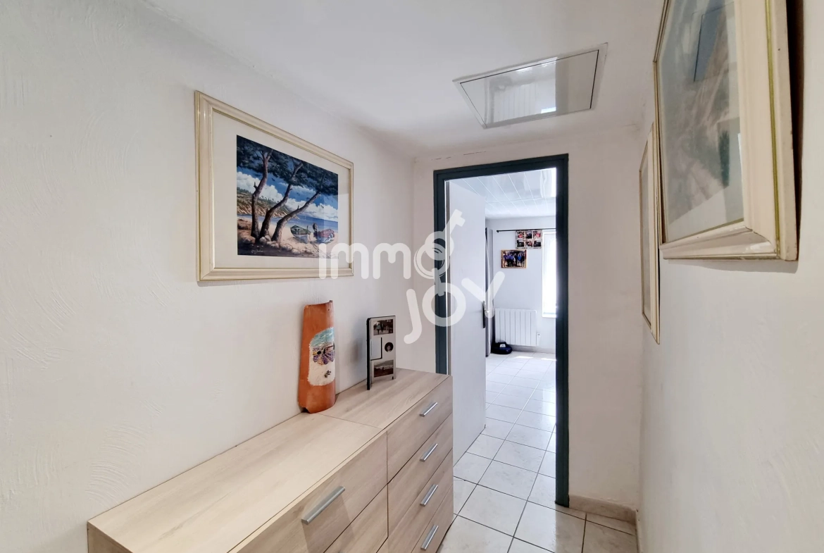 Maison de village 125m2 avec terrasse et garage à Fleury (11560) - Confort moderne 