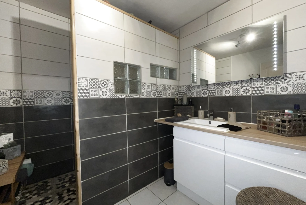 Charmante villa avec piscine et jardin à Lezignan-Corbières 