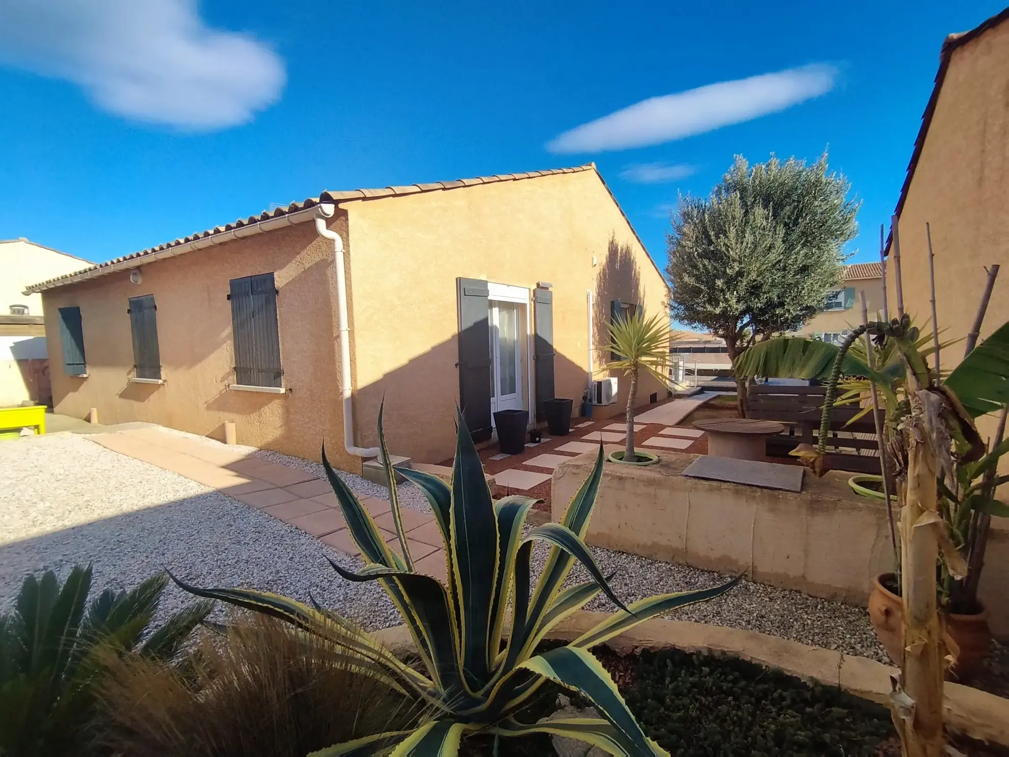 Charmante villa avec piscine et jardin à Lezignan-Corbières 