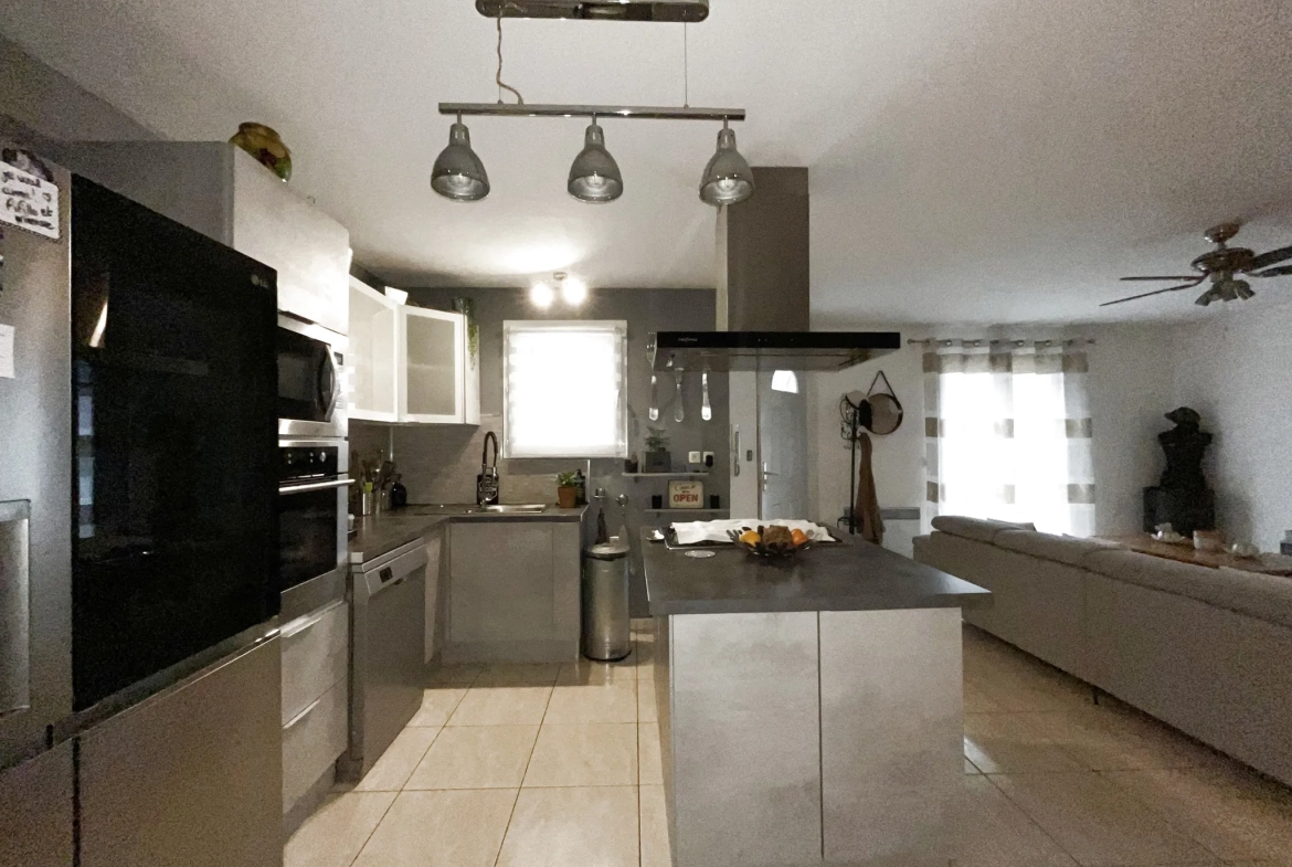 Charmante villa avec piscine et jardin à Lezignan-Corbières 