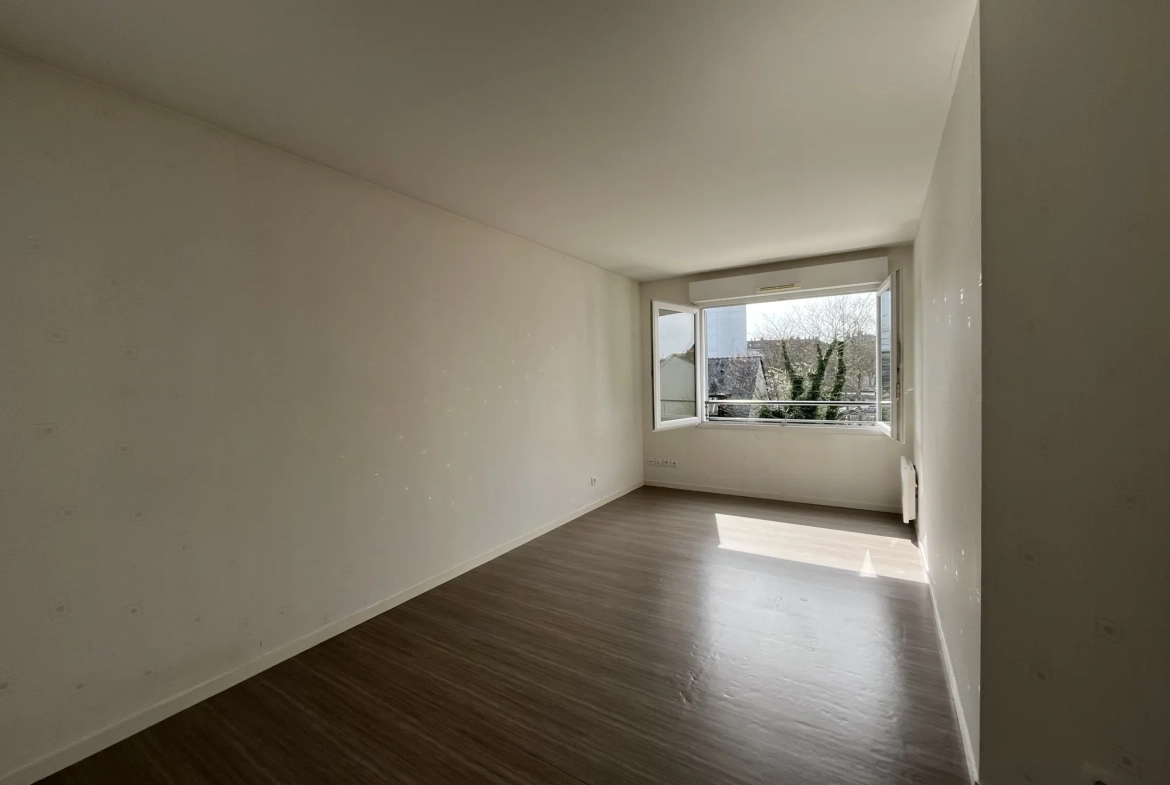 À vendre appartement 2 pièces à Angers dans résidence récente avec garage 