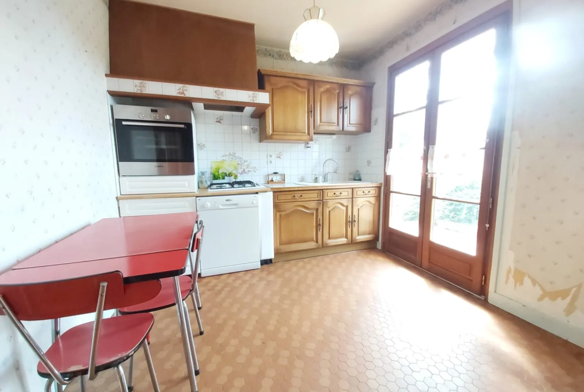 Maison traditionnelle à rénover avec grand jardin à Chailly en Bière près de Paris 