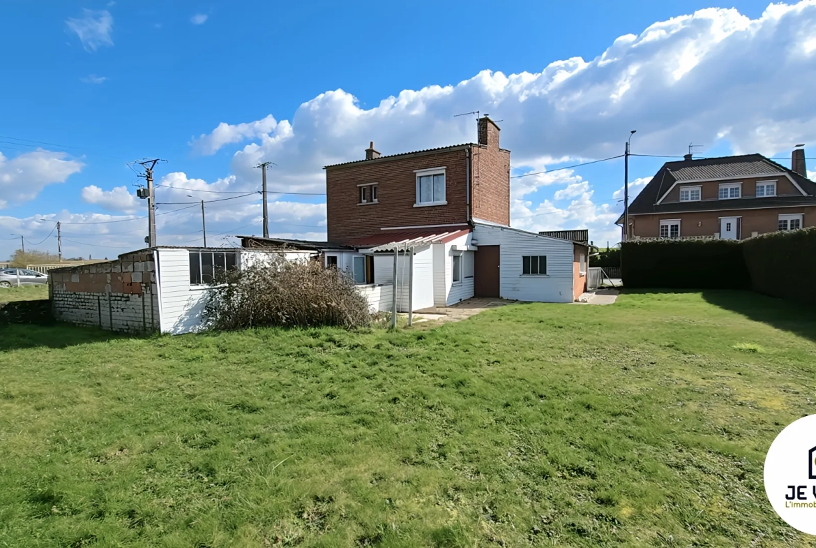 Maison individuelle avec grand jardin à Aubers, potentiel de rénovation dans un environnement verdoyant 