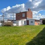 Maison individuelle avec grand jardin à Aubers, potentiel de rénovation dans un environnement verdoyant