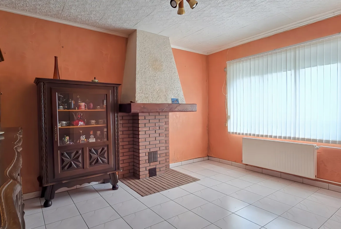 Maison individuelle avec grand jardin à Aubers, potentiel de rénovation dans un environnement verdoyant 