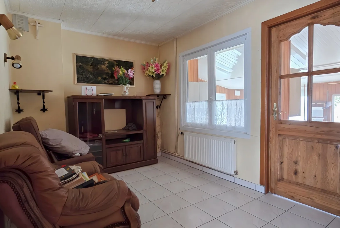 Maison individuelle avec grand jardin à Aubers, potentiel de rénovation dans un environnement verdoyant 