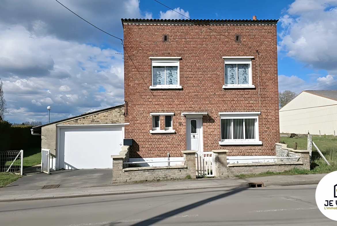 Maison individuelle avec grand jardin à Aubers, potentiel de rénovation dans un environnement verdoyant 