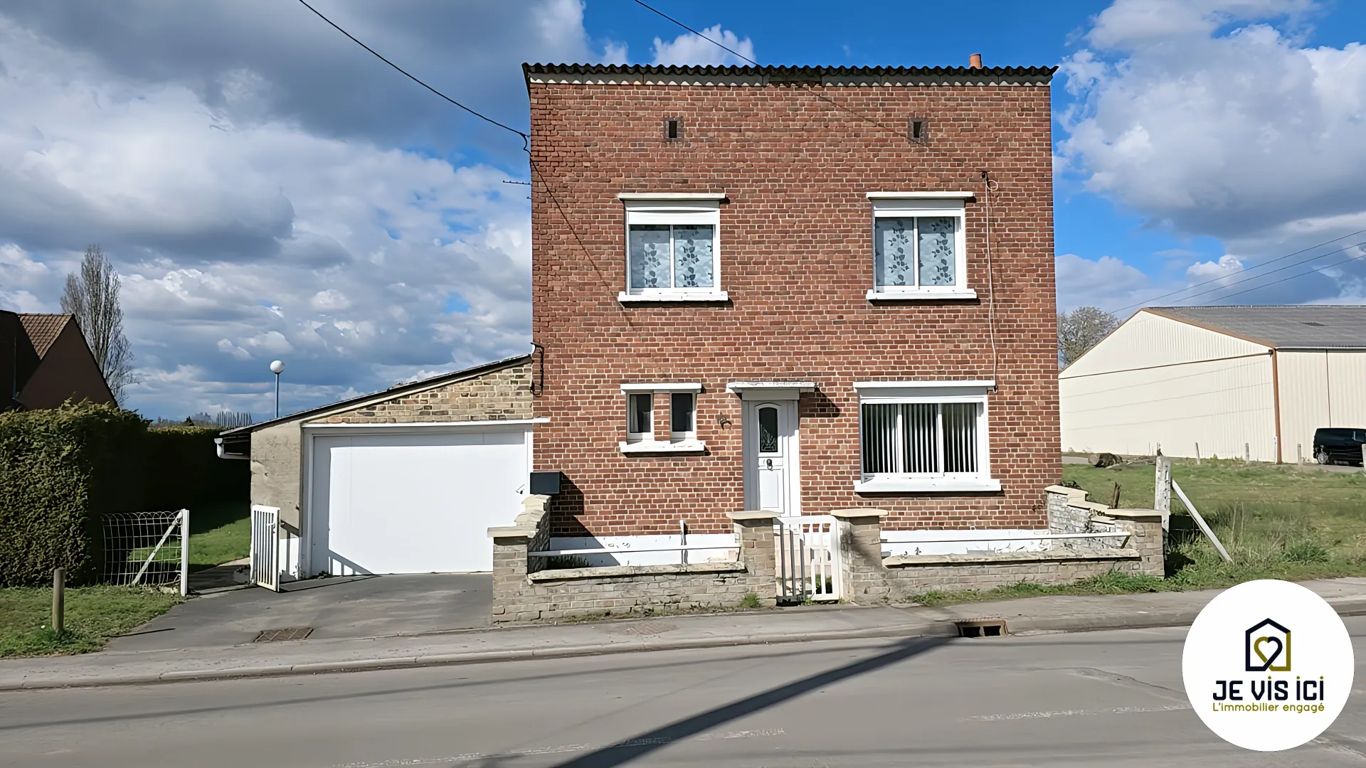 Maison individuelle avec grand jardin à Aubers, potentiel de rénovation dans un environnement verdoyant 