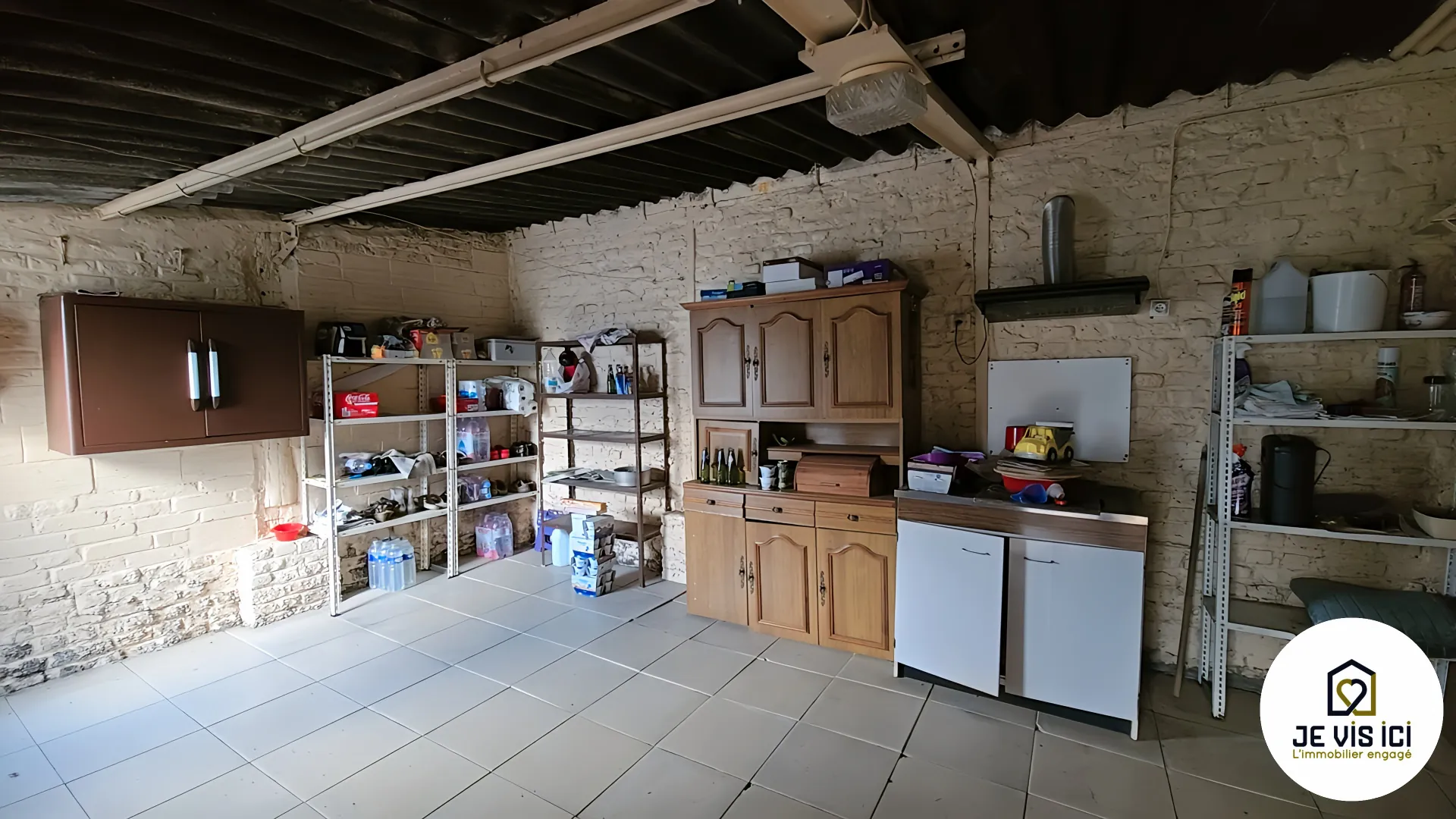 Maison individuelle avec grand jardin à Aubers, potentiel de rénovation dans un environnement verdoyant 