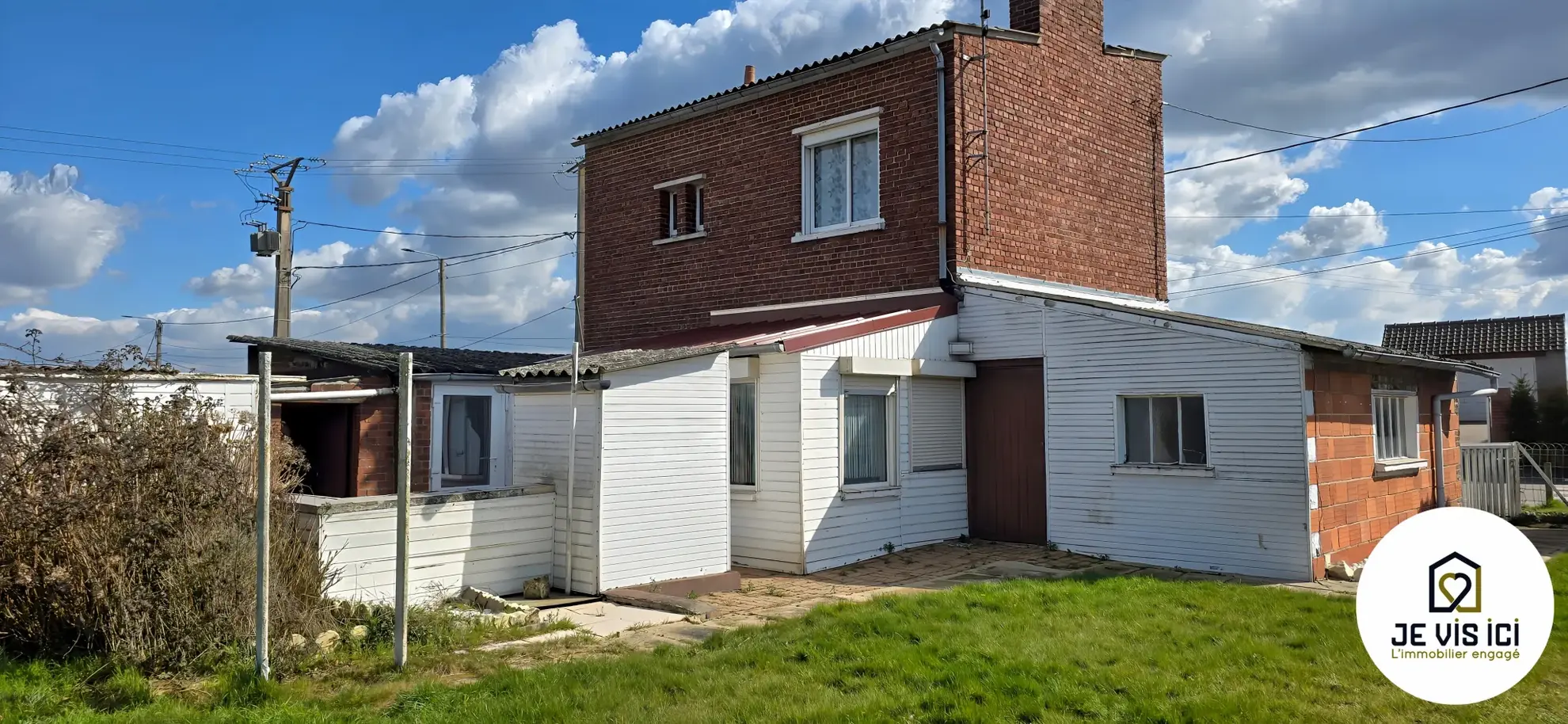 Maison individuelle avec grand jardin à Aubers, potentiel de rénovation dans un environnement verdoyant 