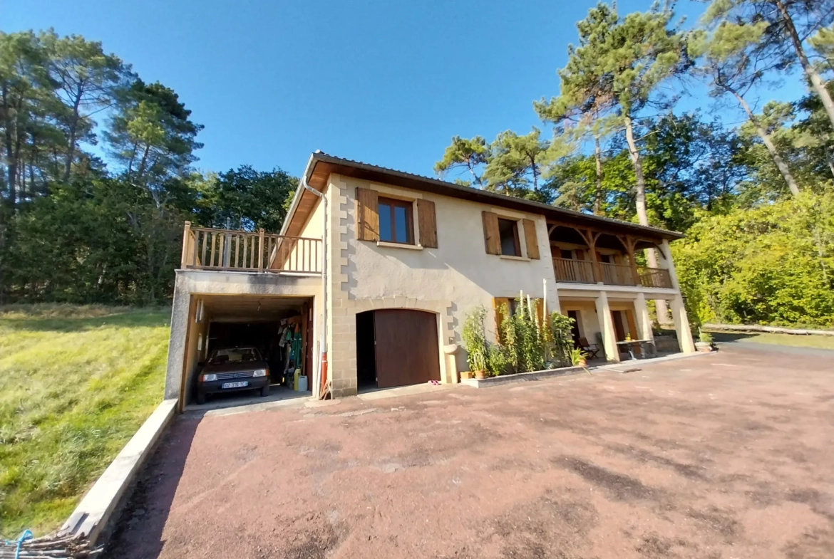 Magnifique maison familiale à Chancelade avec vue sur la forêt, 240m² habitables 
