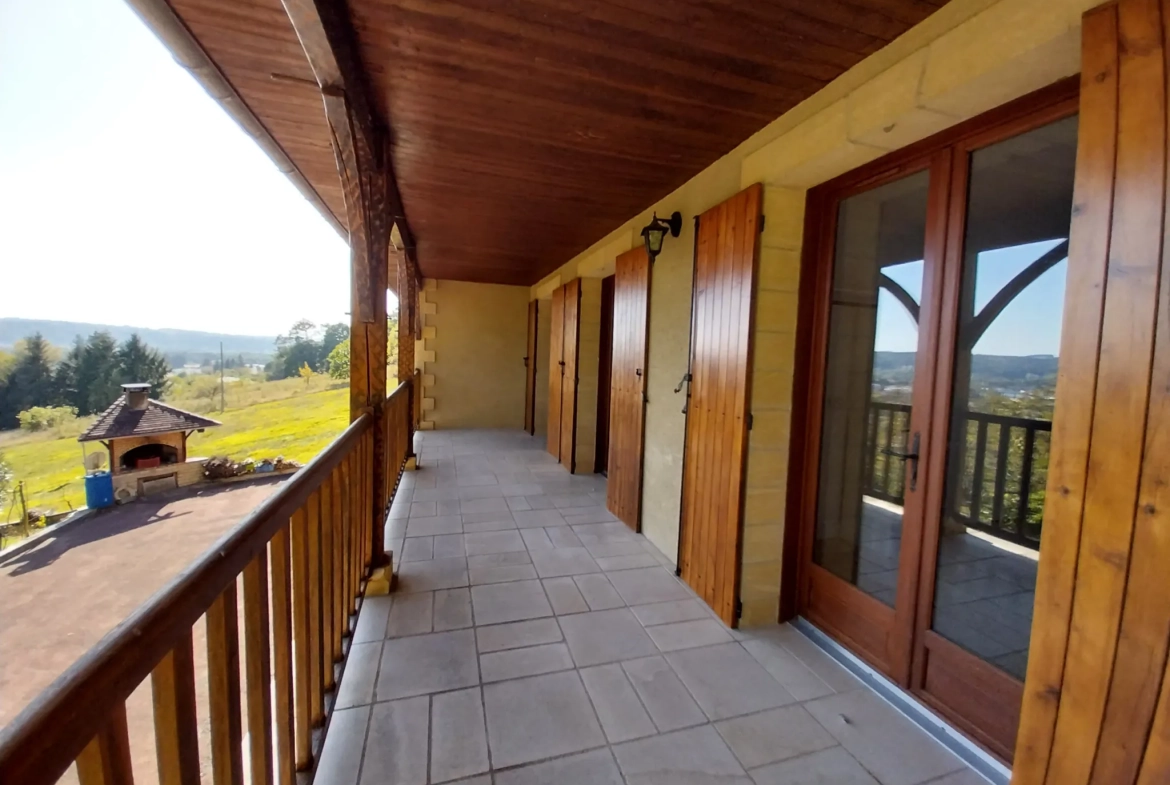 Magnifique maison familiale à Chancelade avec vue sur la forêt, 240m² habitables 