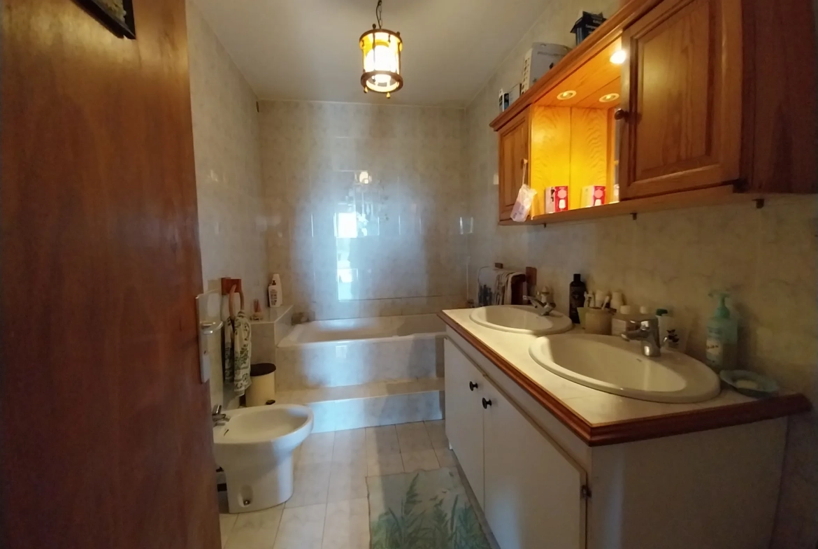 Magnifique maison familiale à Chancelade avec vue sur la forêt, 240m² habitables 