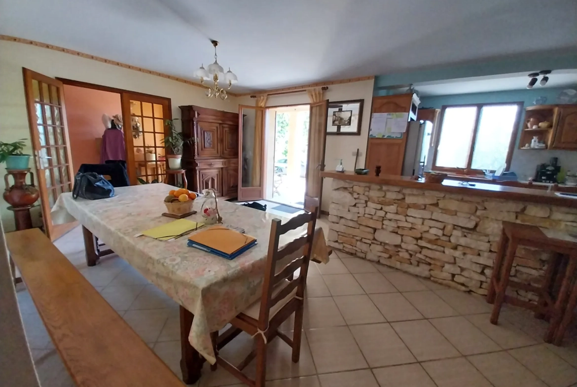 Magnifique maison familiale à Chancelade avec vue sur la forêt, 240m² habitables 