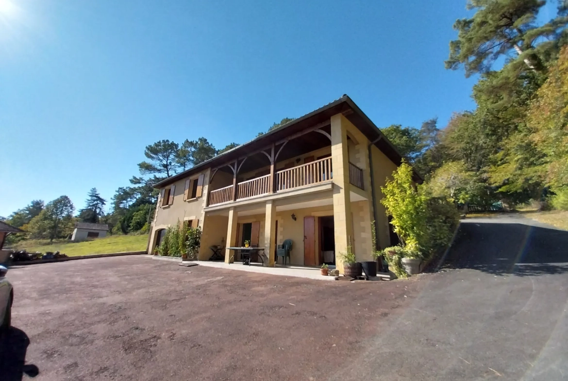 Magnifique maison familiale à Chancelade avec vue sur la forêt, 240m² habitables 