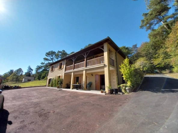 Magnifique maison familiale à Chancelade avec vue sur la forêt, 240m² habitables