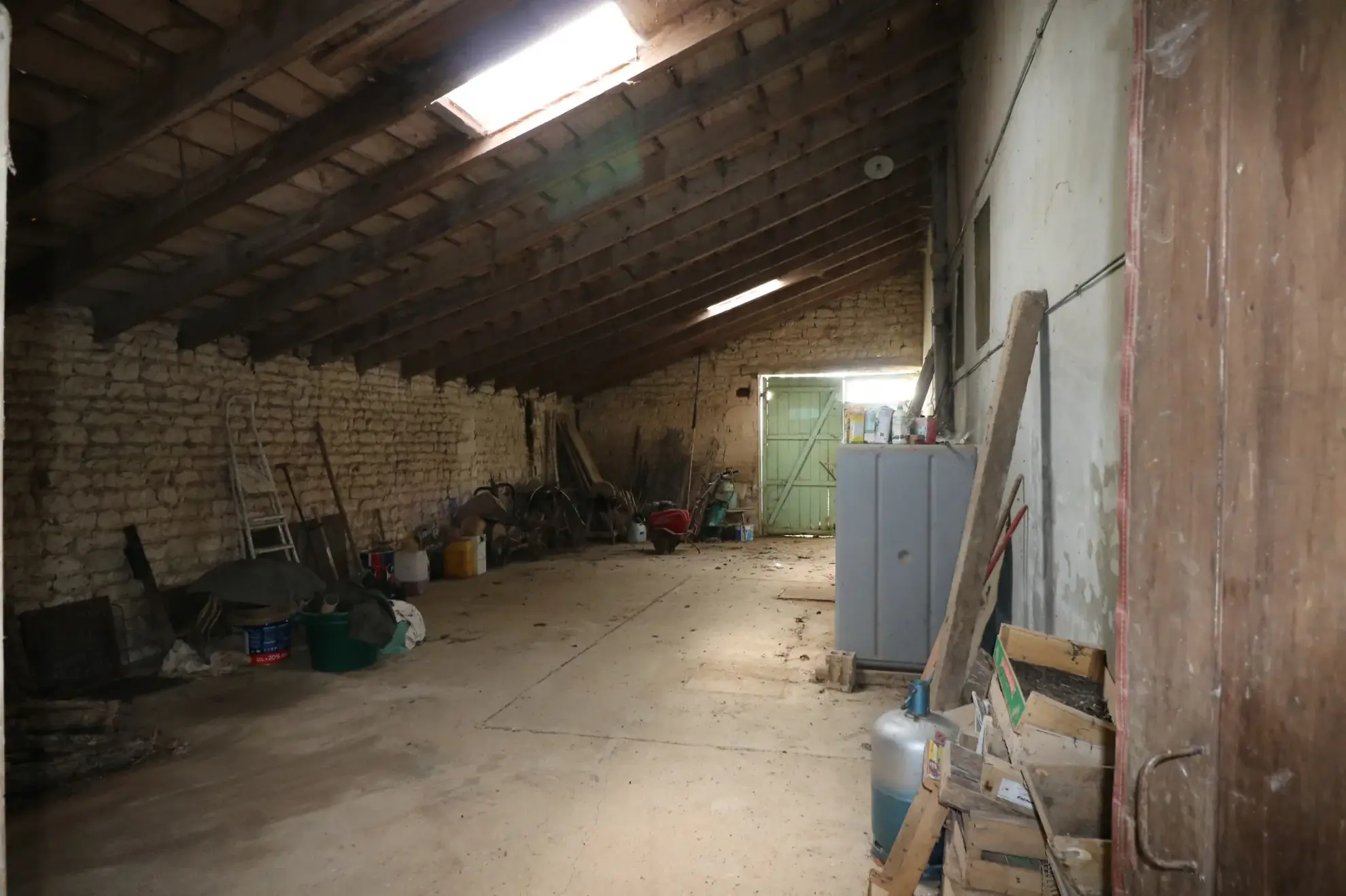 Magnifique maison de 180 m² avec dépendances à Coivert, idéale pour projet familial ou investissement 
