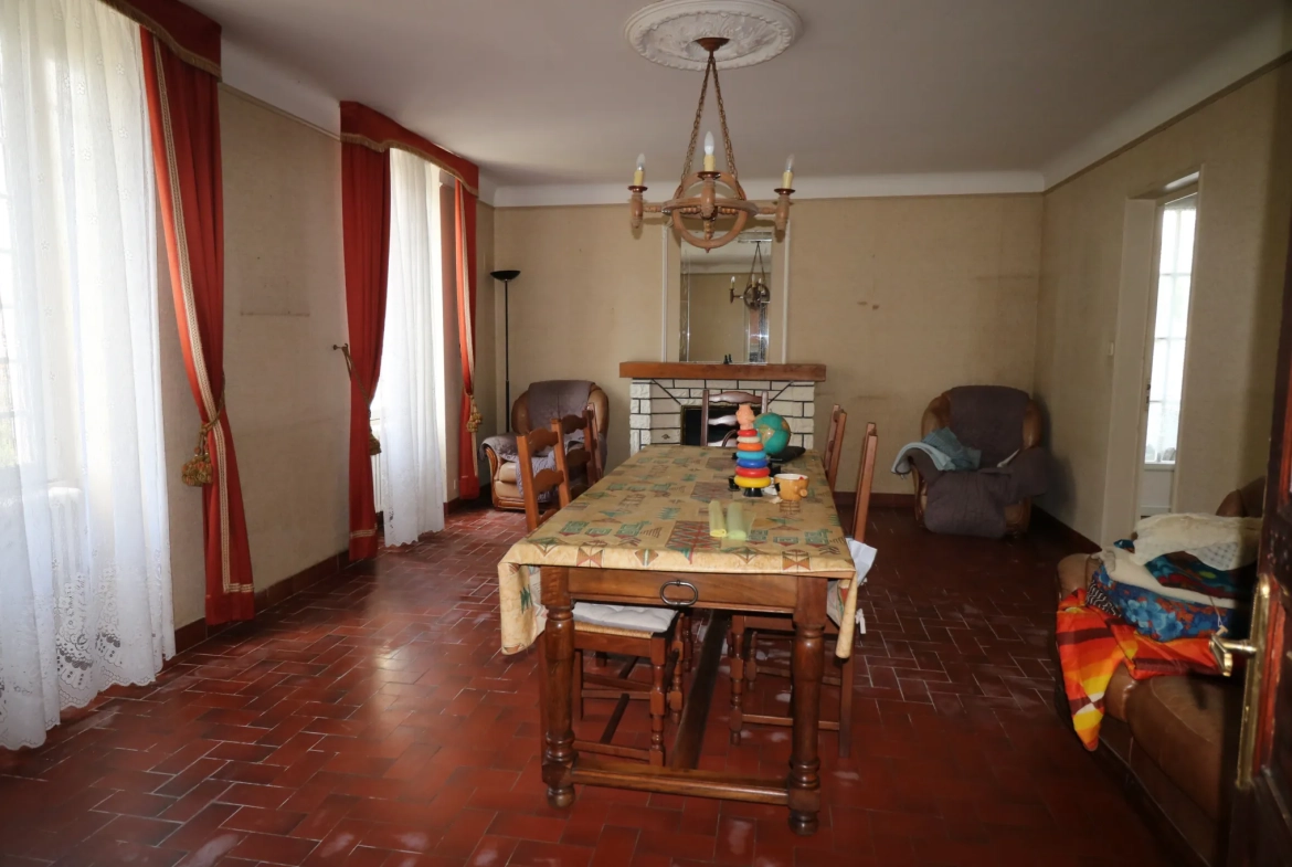 Magnifique maison de 180 m² avec dépendances à Coivert, idéale pour projet familial ou investissement 