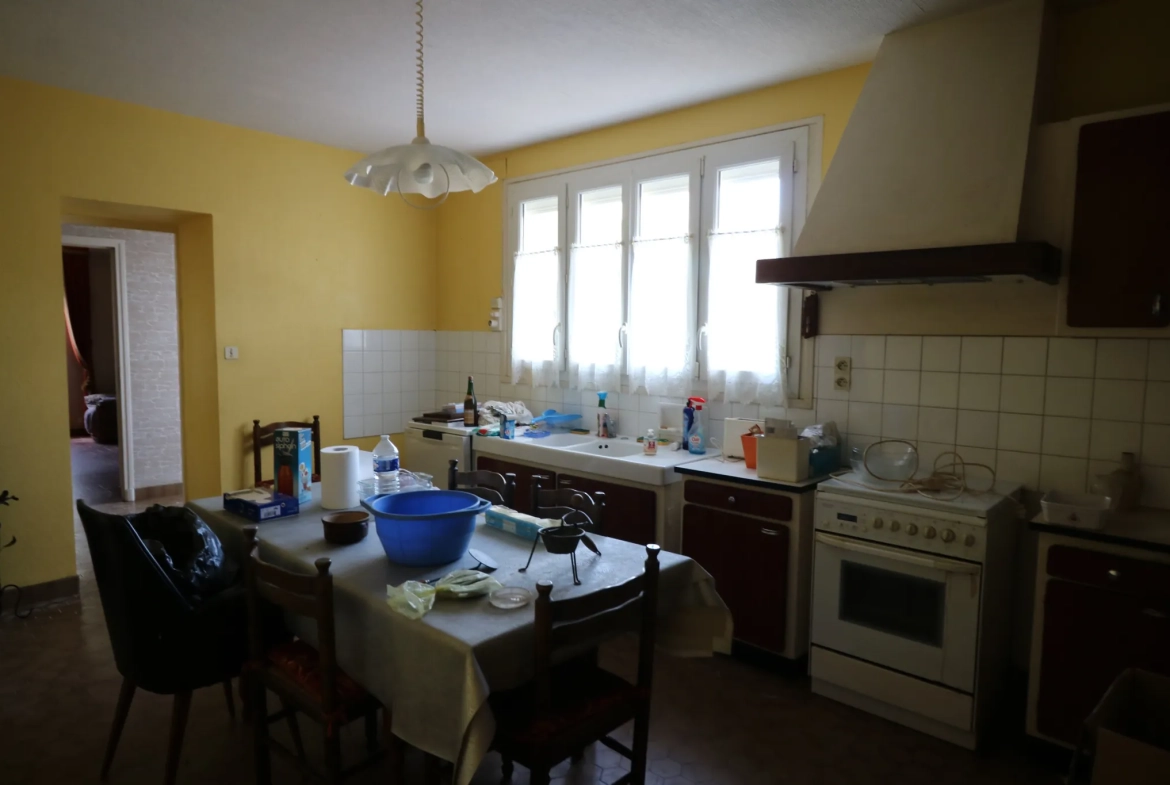 Magnifique maison de 180 m² avec dépendances à Coivert, idéale pour projet familial ou investissement 