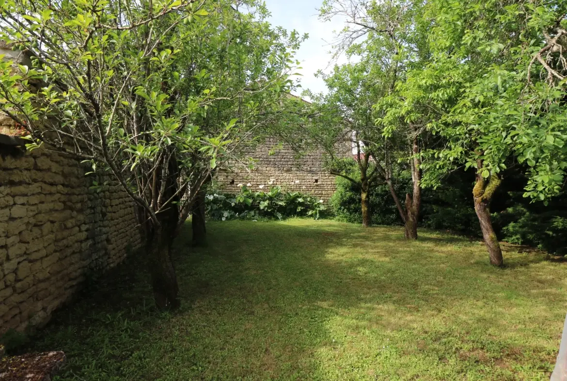 Magnifique maison de 180 m² avec dépendances à Coivert, idéale pour projet familial ou investissement 