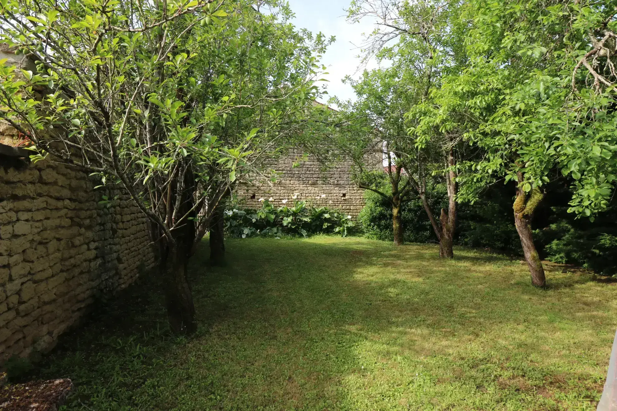 Magnifique maison de 180 m² avec dépendances à Coivert, idéale pour projet familial ou investissement 