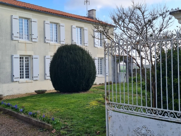 Magnifique maison de 180 m² avec dépendances à Coivert, idéale pour projet familial ou investissement