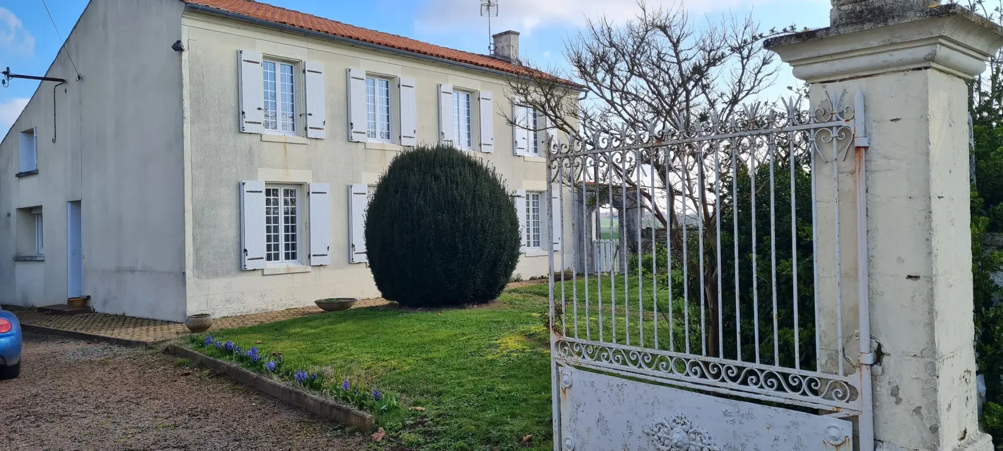 Magnifique maison de 180 m² avec dépendances à Coivert, idéale pour projet familial ou investissement 