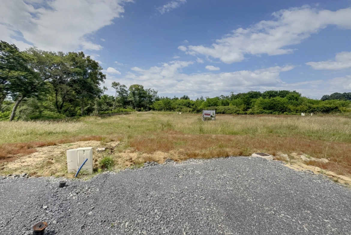 Terrain constructible de 1714 m² à Montfort en Chalosse pour 55 000 euros 