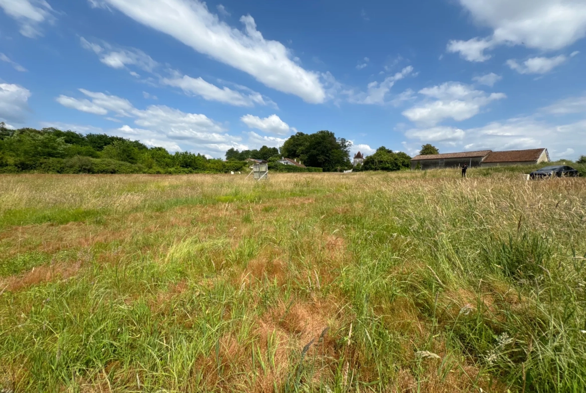 Terrain constructible de 1714 m² à Montfort en Chalosse pour 55 000 euros 