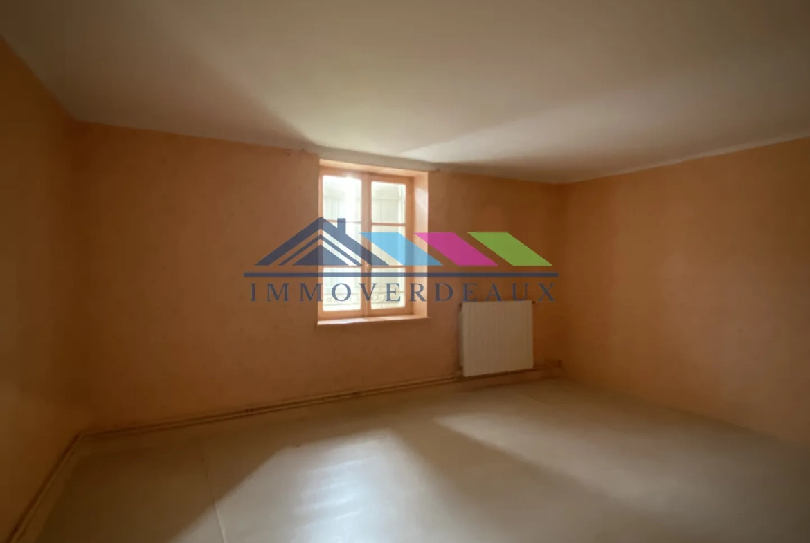 Maison de village à rénover à Croismare avec deux appartements et terrain de 486 m² 