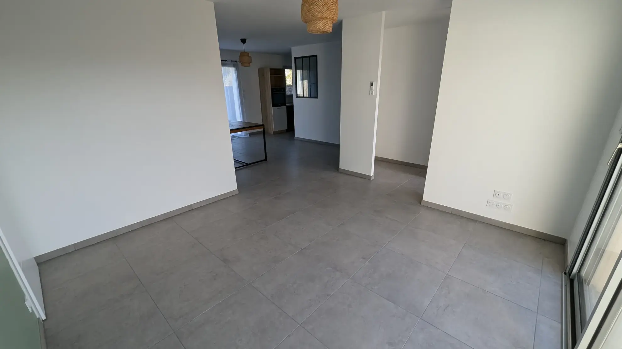 Maison moderne de 2023 à Magne avec 3 chambres, garage et vue nature 